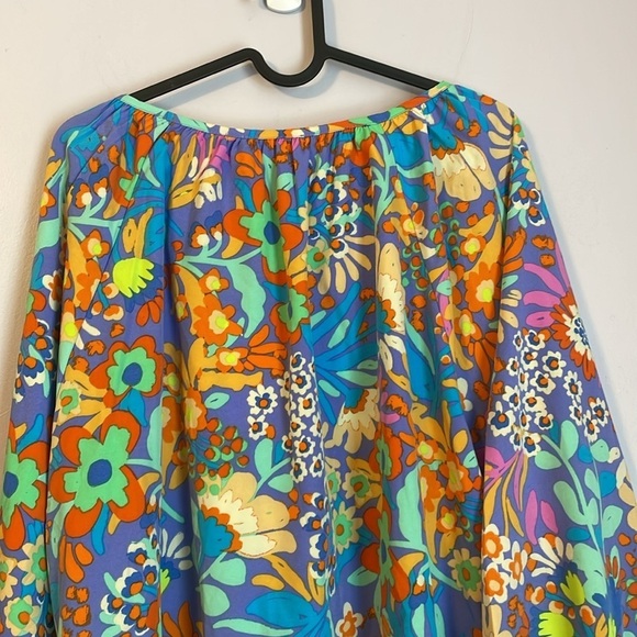 Emily Wonder Periwinkle Split Neckline with Balloon Sleeve Floral Blouse size 1X - Picture 12 of 16